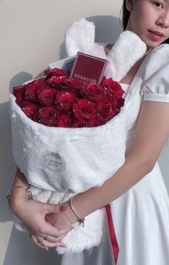 Bunny Bloom Bouquet - Bó Hoa Tai Thỏ